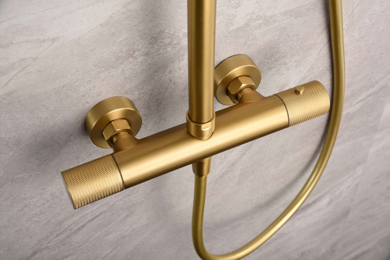 Grifería de baño y ducha termostática oro cepillado serie Line - Imex  Products